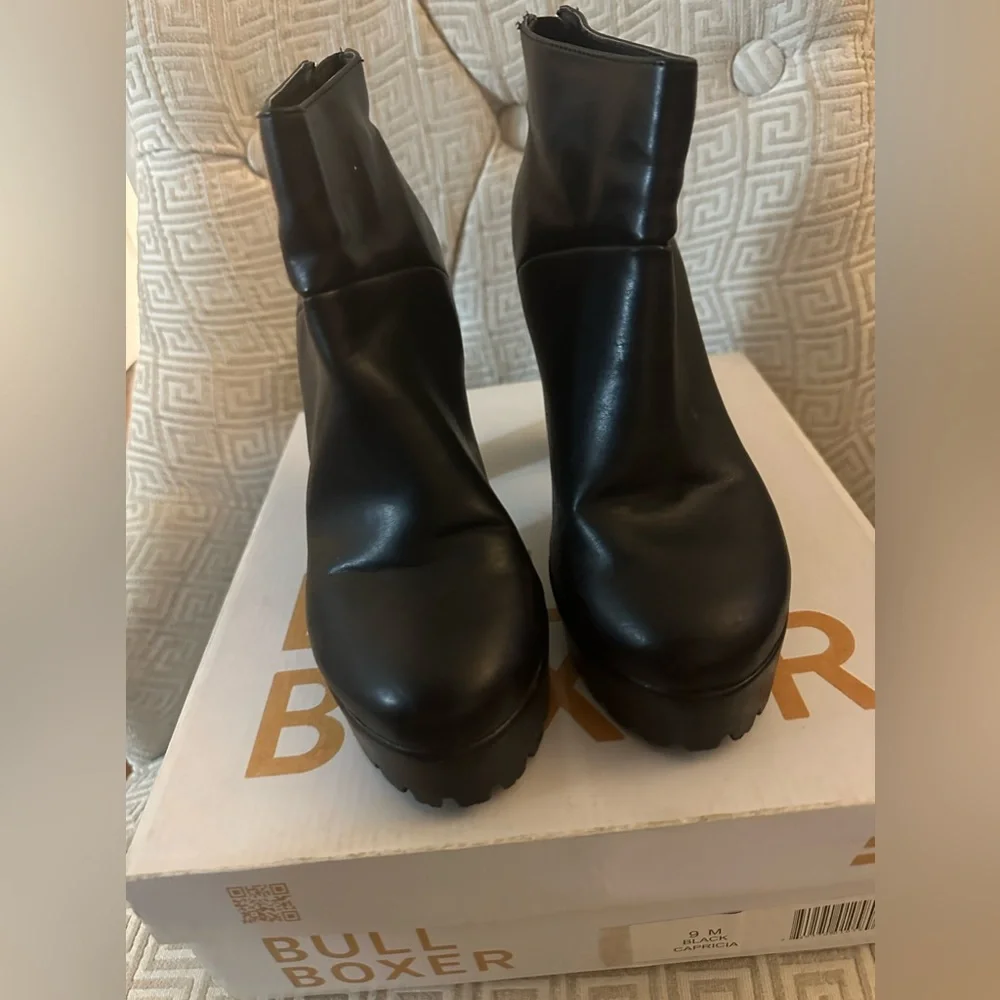 Bull Boxer Capricia Heeled Booties - Picture 2 of 3